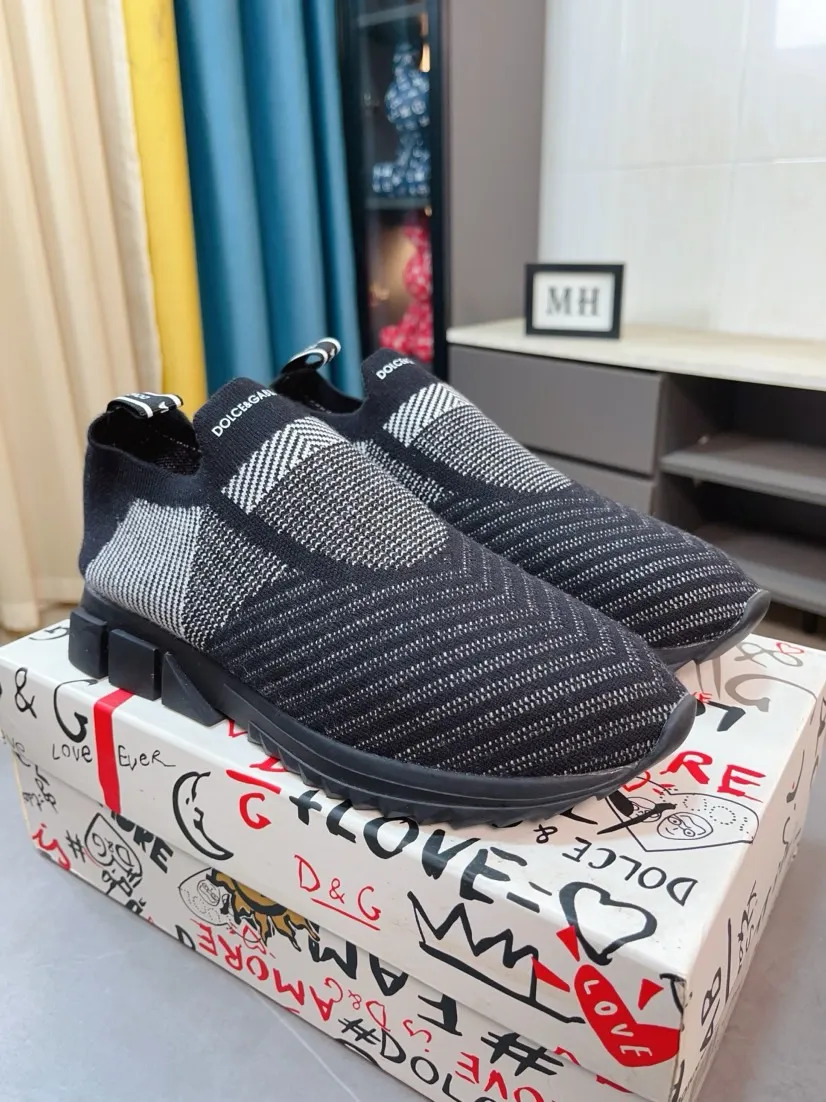 Ex-factory price 340🌹🌹"Dolce & Gabbana DG" original imported fly-knit stitching➕fly-knit lining, light on the foot, comfortable, versatile, original special outsole🔥favored by trendy men. Welcome to compare the quality🔥exquisite luxury, super A level! Compared with the genuine product at the counter, the version is no worse at all! Code number 36-46